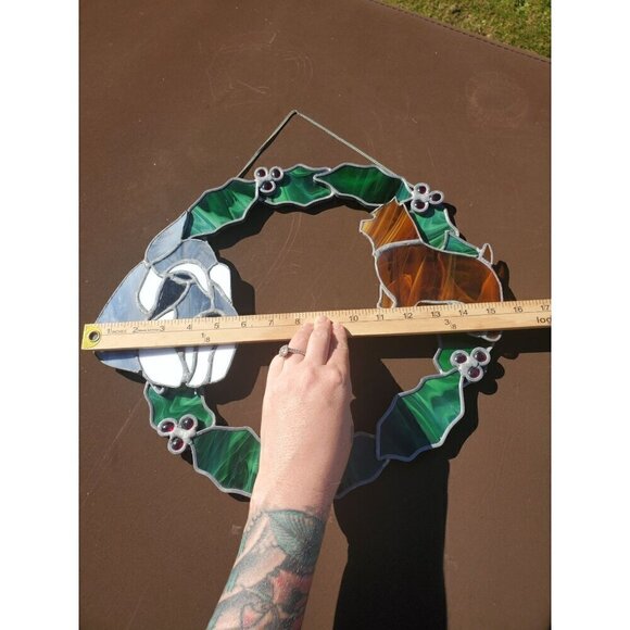 Handmade‎ Vintage Stained Glass Christmas Wreath Dogs Holly Leaves Berries - Picture 10 of 10